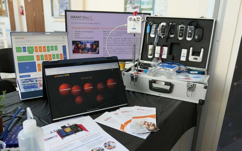 scientific equipment case and software display bench